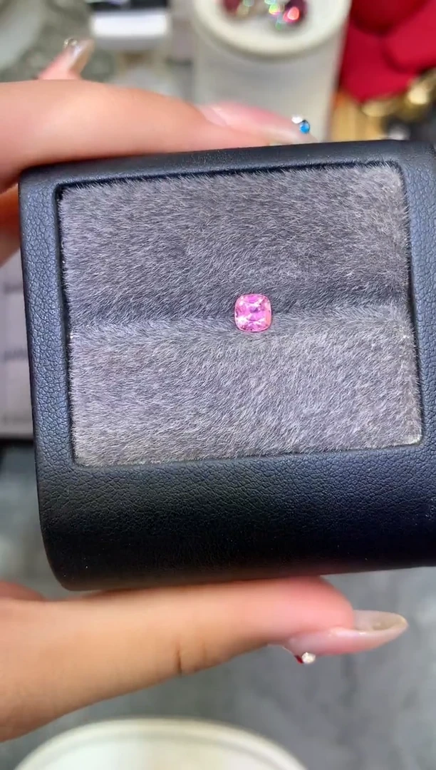 未镶嵌裸石定制尖晶石枕型 粉色调 0.72ct