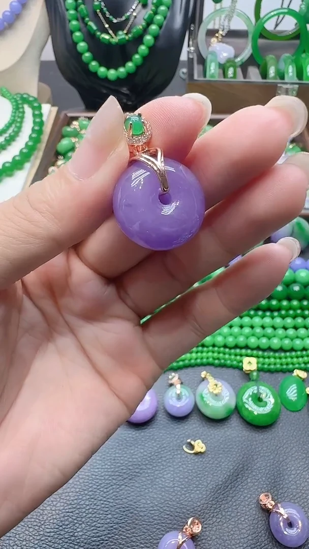 吊坠(赠链)未镶嵌翡翠浓紫面包扣