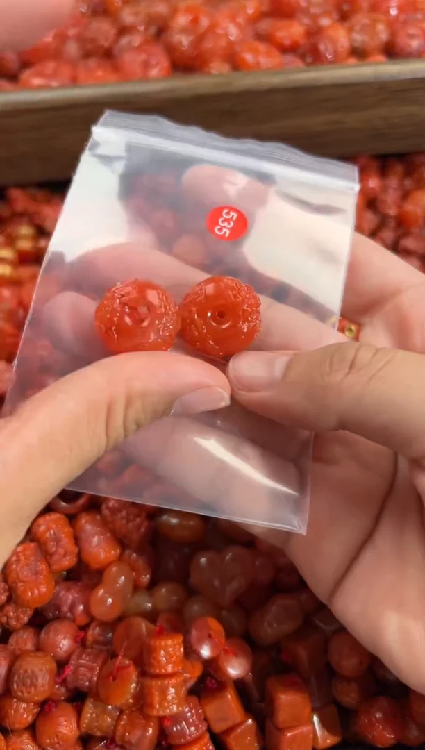 南红玛瑙未镶嵌颈饰1