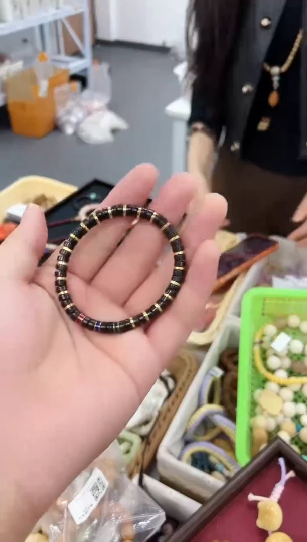 吊坠椰蒂111111111