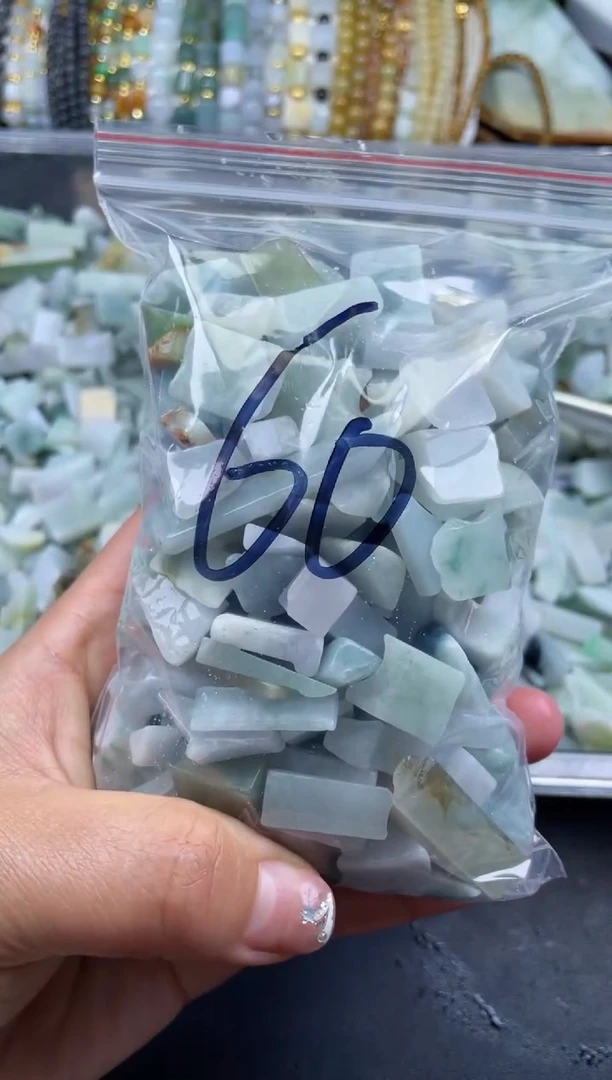 【闪购商品】翡翠颈饰未镶嵌天然翡翠边角小号500克60