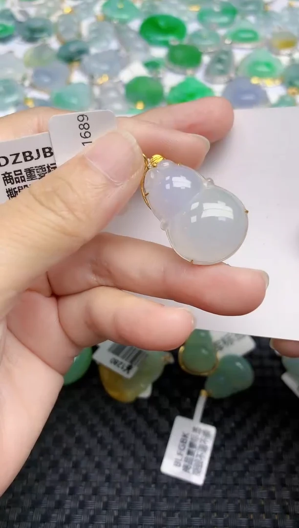 翡翠18K金镶嵌颈饰天然翡翠A货