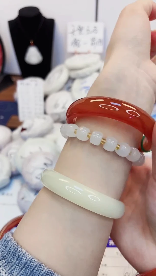 【闪购商品】石英质玉手镯未镶嵌127-玛瑙61圈口