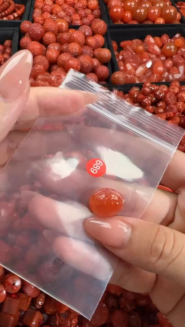 南红玛瑙未镶嵌颈饰1