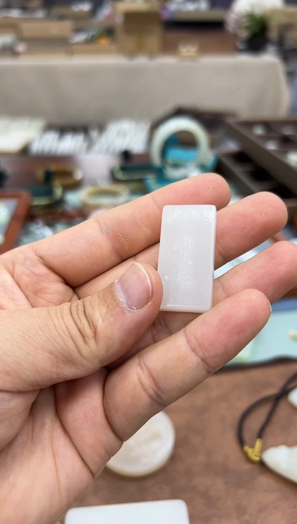 【闪购商品】和田玉吊坠未镶嵌如意佩野牛沟