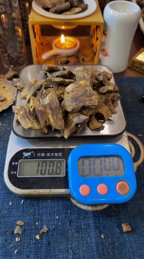 【闪购商品】沉香摆件红奇块料100克