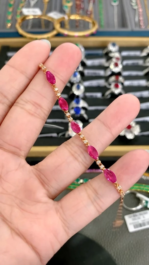 18K金镶嵌手链红宝石·