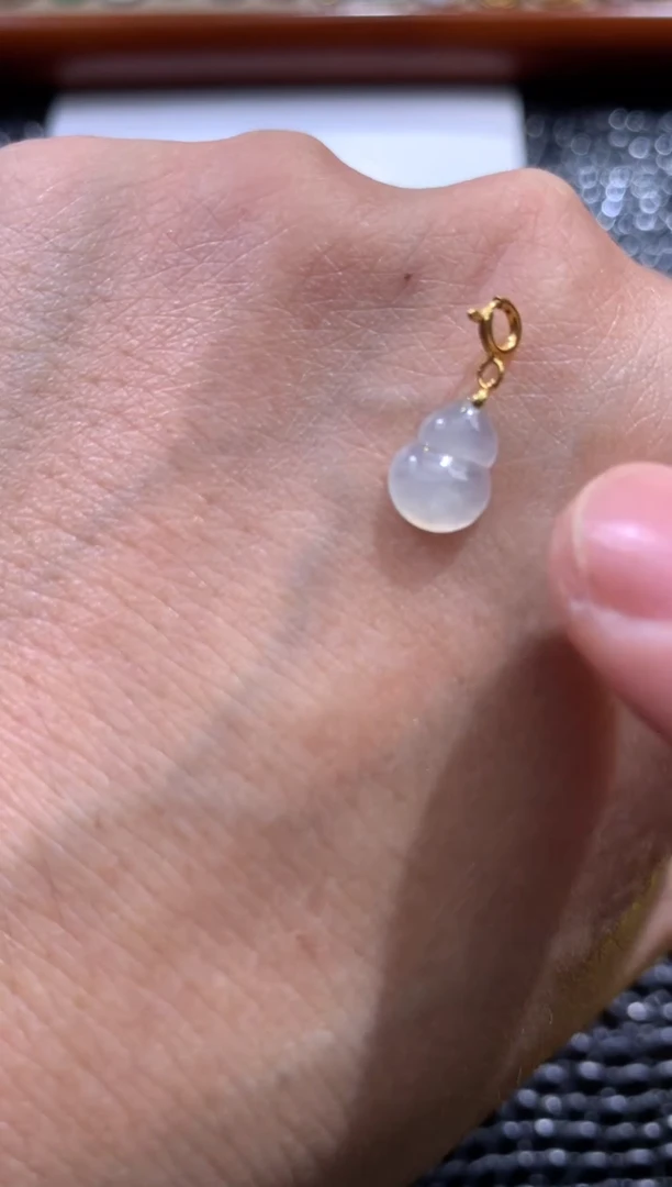 颈饰18K金镶嵌翡翠翡翠