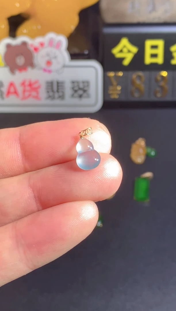 颈饰18K金镶嵌翡翠