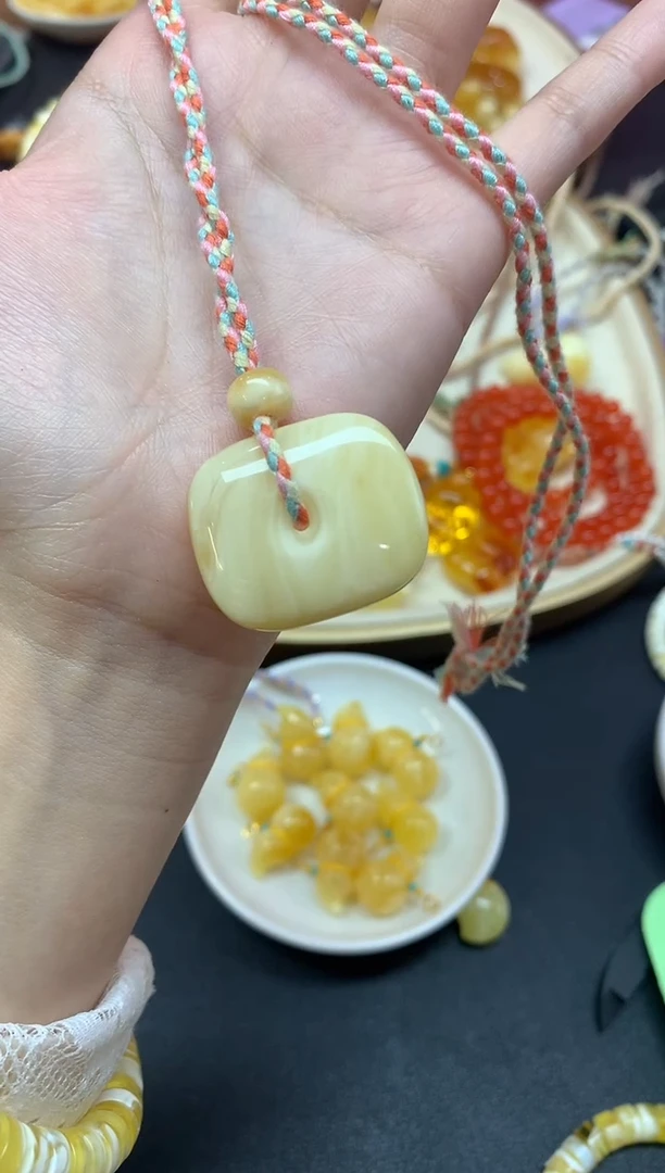 【闪购商品】蜜蜡裸石未镶嵌吊坠A233|699