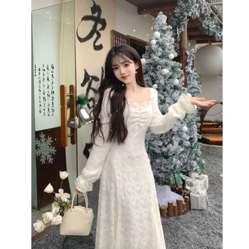 高级感方领褶皱蕾丝杏色连衣秋冬保暖气质收腰加厚长裙打底裙子