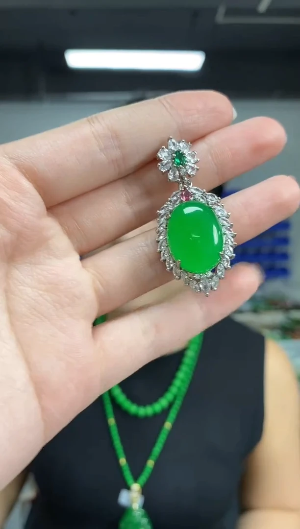 颈饰未镶嵌翡翠多样性发其一颜色微差