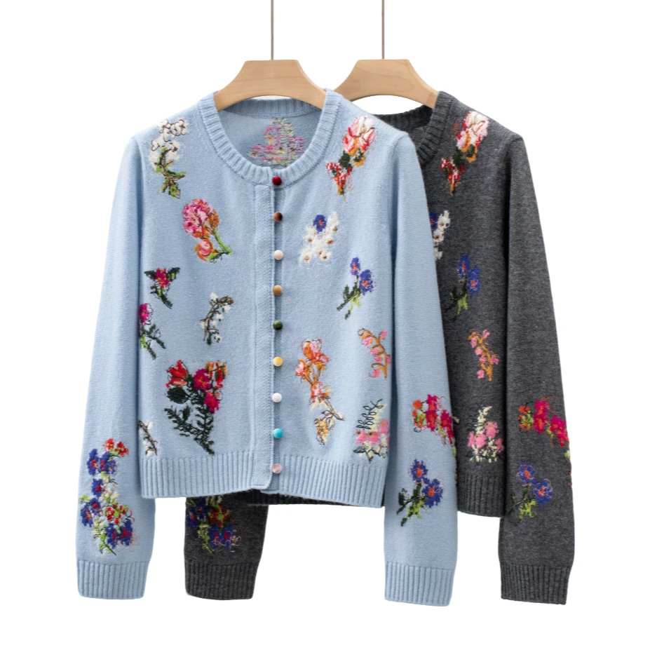 [鄂] 丝绒彩虹纽扣圆领提花开衫女