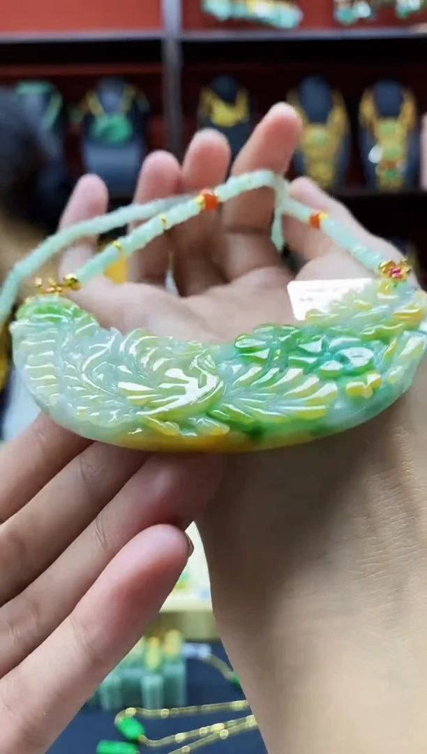 颈饰未镶嵌翡翠吊坠