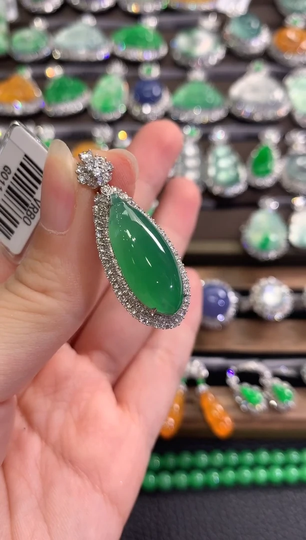 吊坠(不含链)18K金镶嵌翡翠春日珠宝 D22