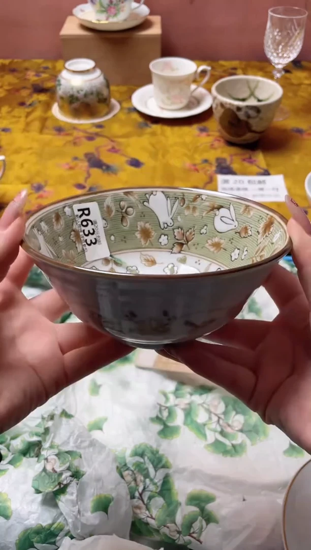 瓷片绿色浮雕兔子面碗