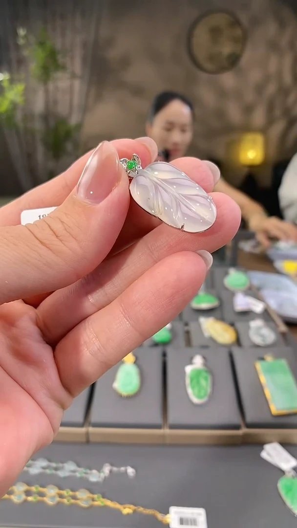 吊坠(不含链)18K金镶嵌翡翠叶子