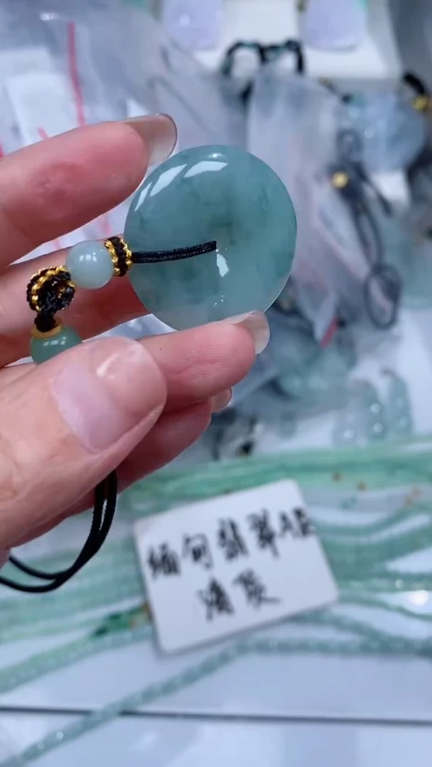 颈饰未镶嵌翡翠吊坠