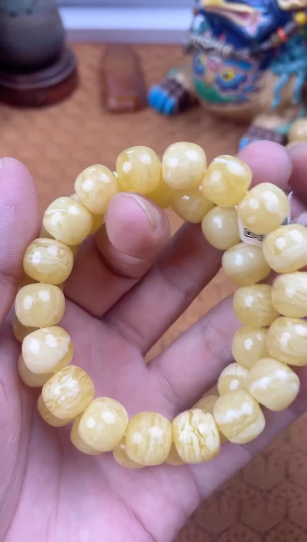 未镶嵌蜜蜡裸石WML8400多样性发其中一件