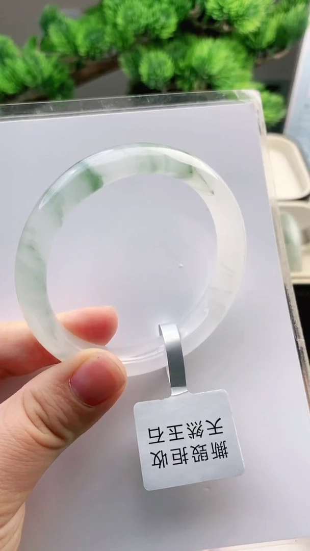 【闪购商品】石英质玉手镯未镶嵌56
