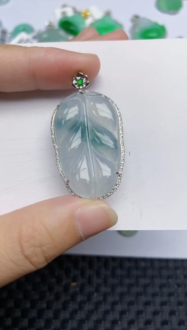 翡翠18K金镶嵌颈饰 天然翡翠A货