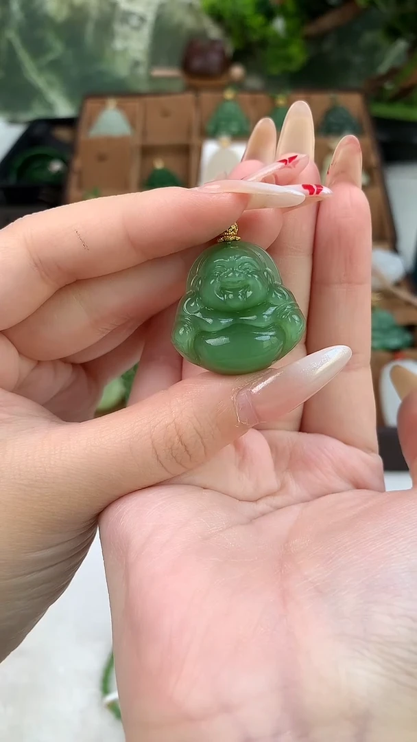 颈饰未镶嵌和田玉吊坠