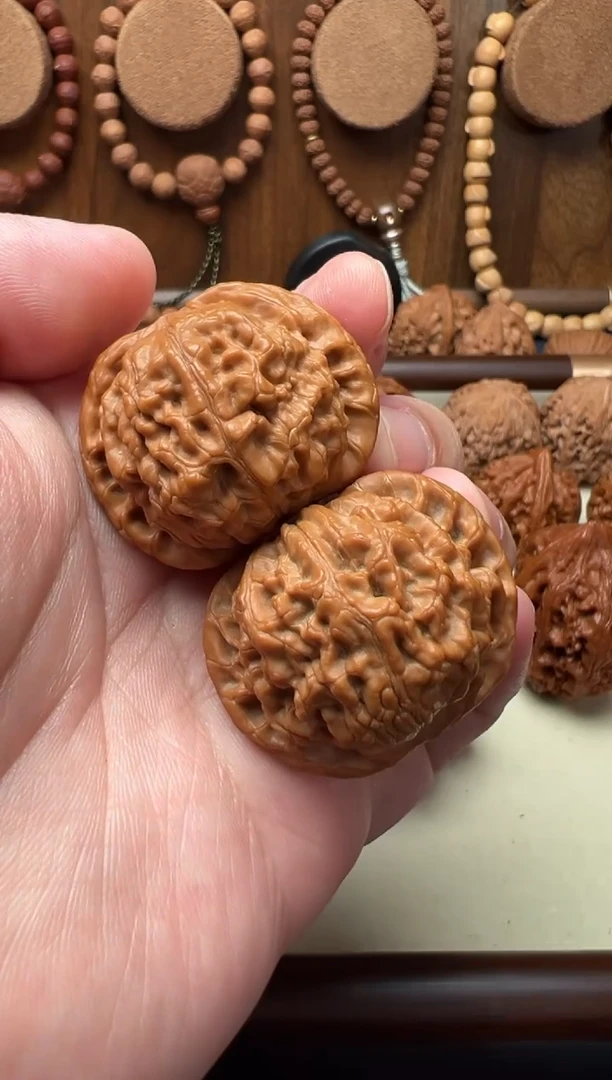 把件文玩核桃18W核王38X37，31g
