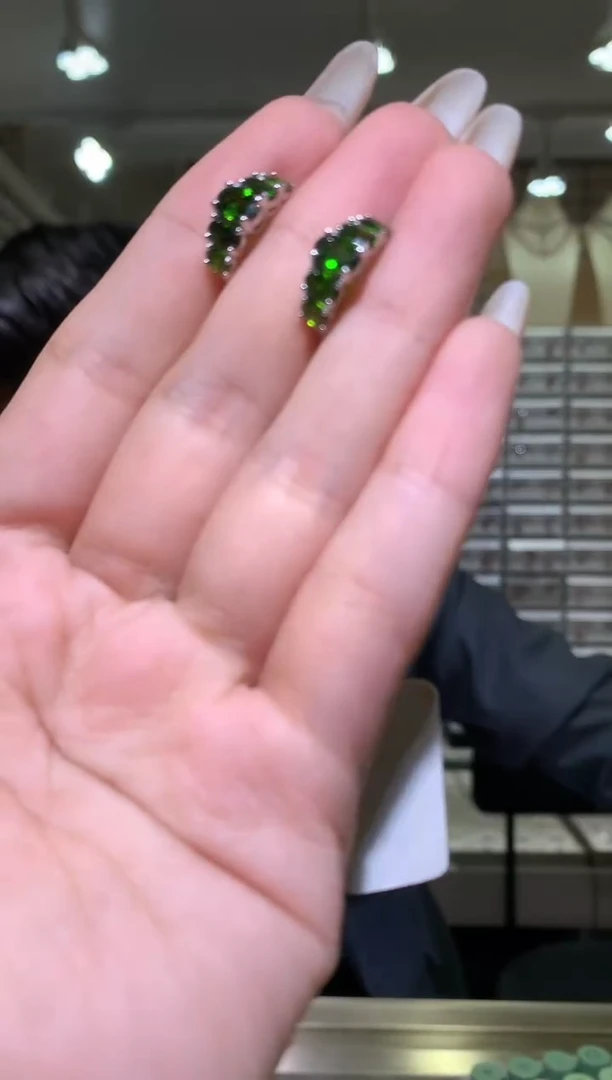 银S925镶嵌透辉石耳饰【宝石世家严选】