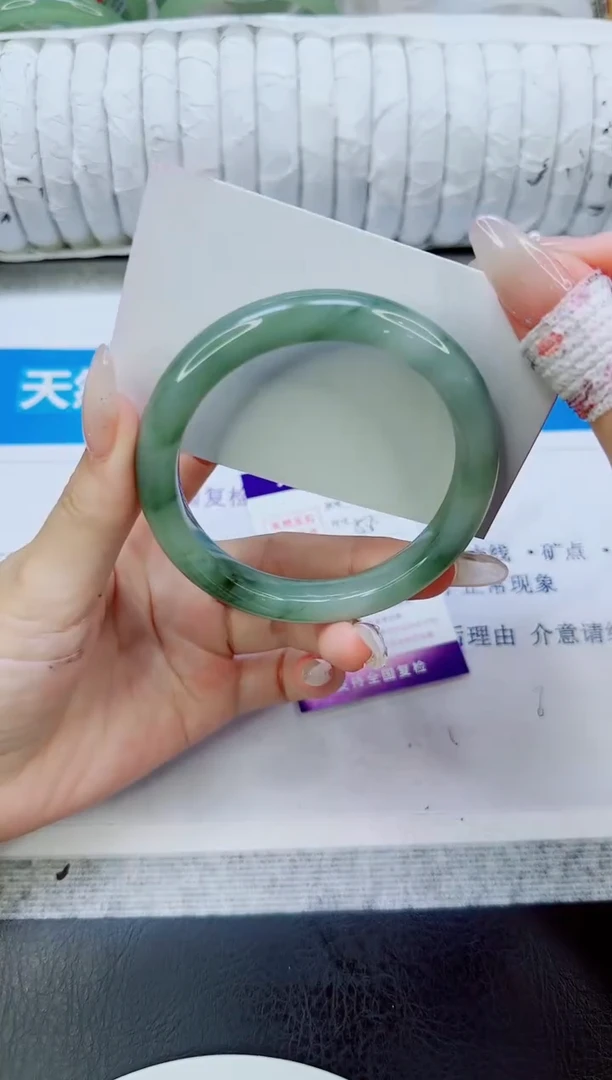 未镶嵌手镯石英质玉133/58