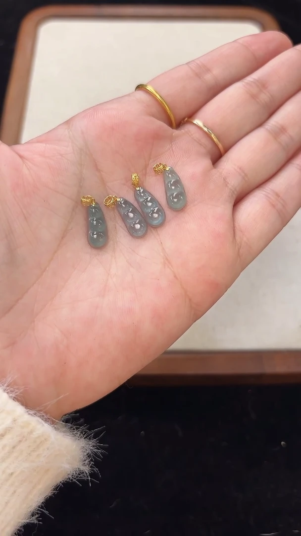 【闪购商品】翡翠颈饰18K金镶嵌10翡翠福豆吊坠