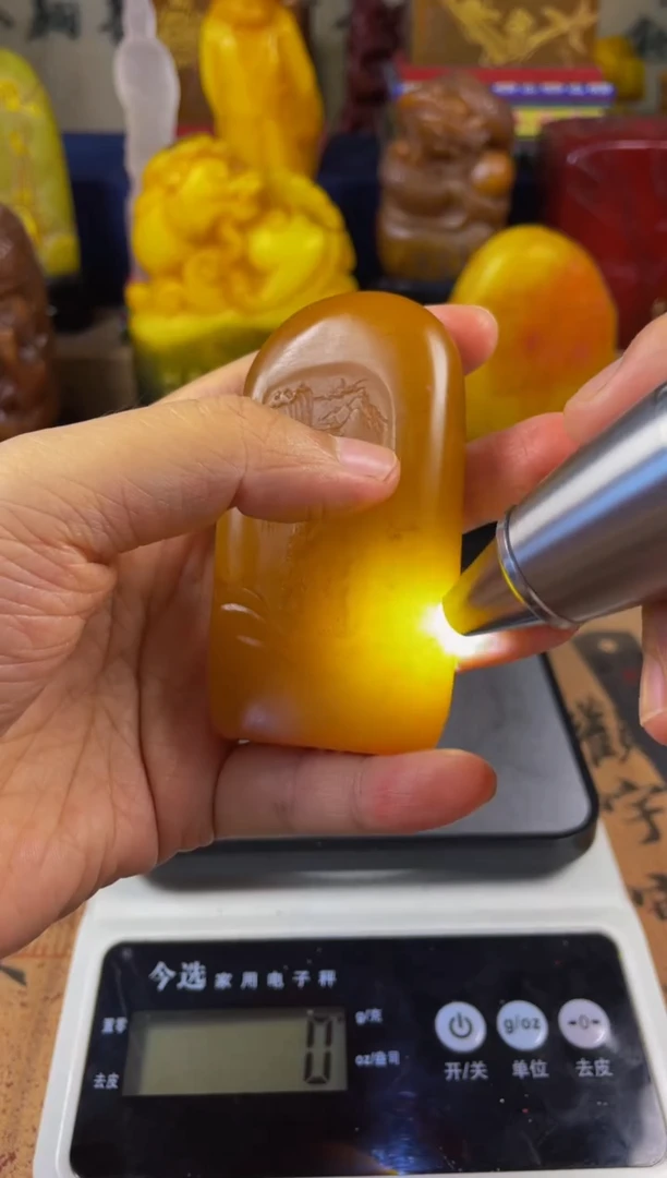 寿山石印石田黄灯光冻 薄意雕小随形（永吉）