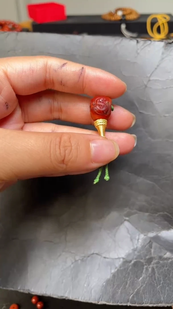 18K金镶嵌三通南红玛瑙84