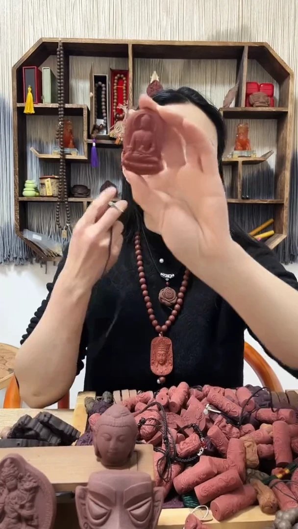 【闪购商品】泥塑大四合红色微瑕药师