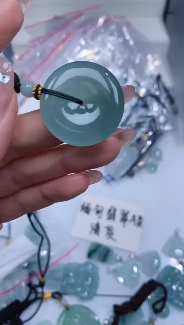 颈饰未镶嵌翡翠吊坠