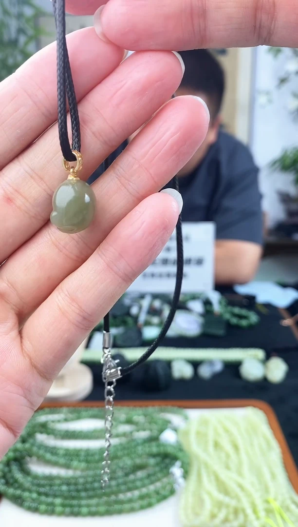 和田玉未镶嵌颈饰1