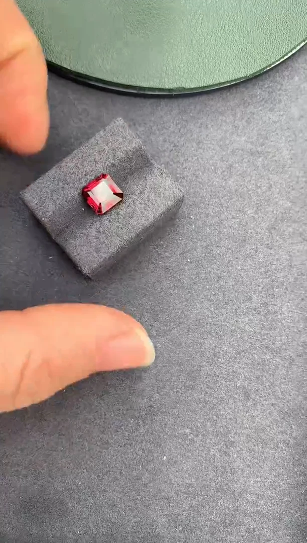 【闪购商品】石榴石裸石未镶嵌2.6ct镁铝榴石