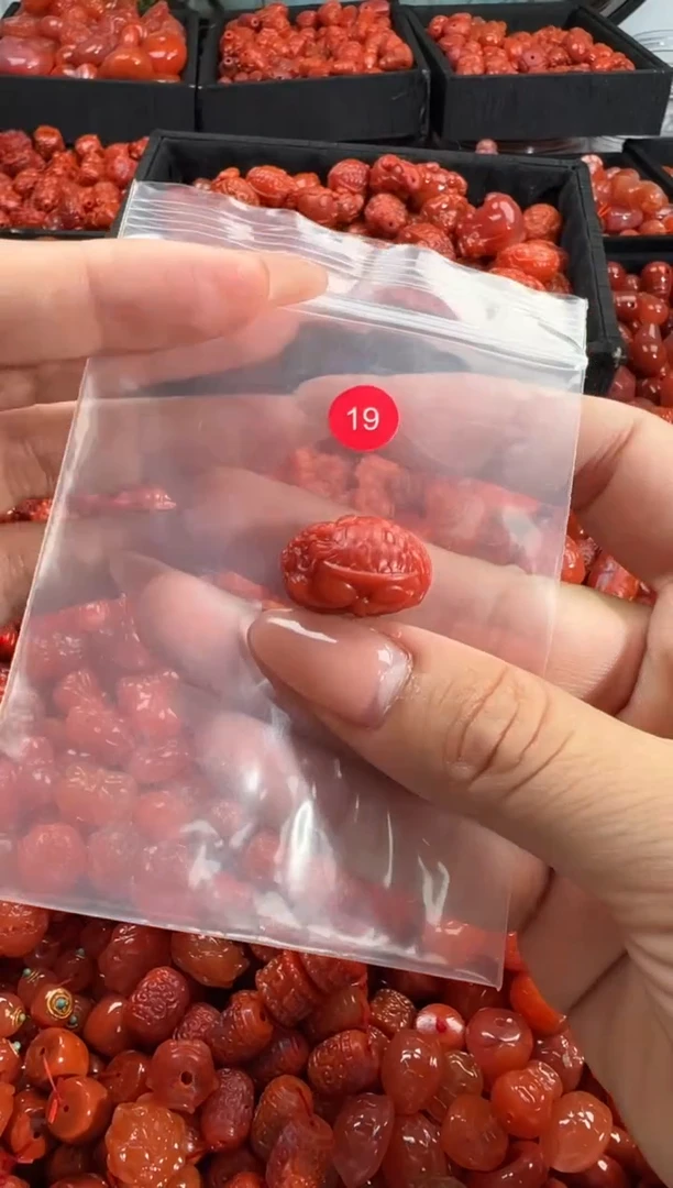 南红玛瑙未镶嵌颈饰1