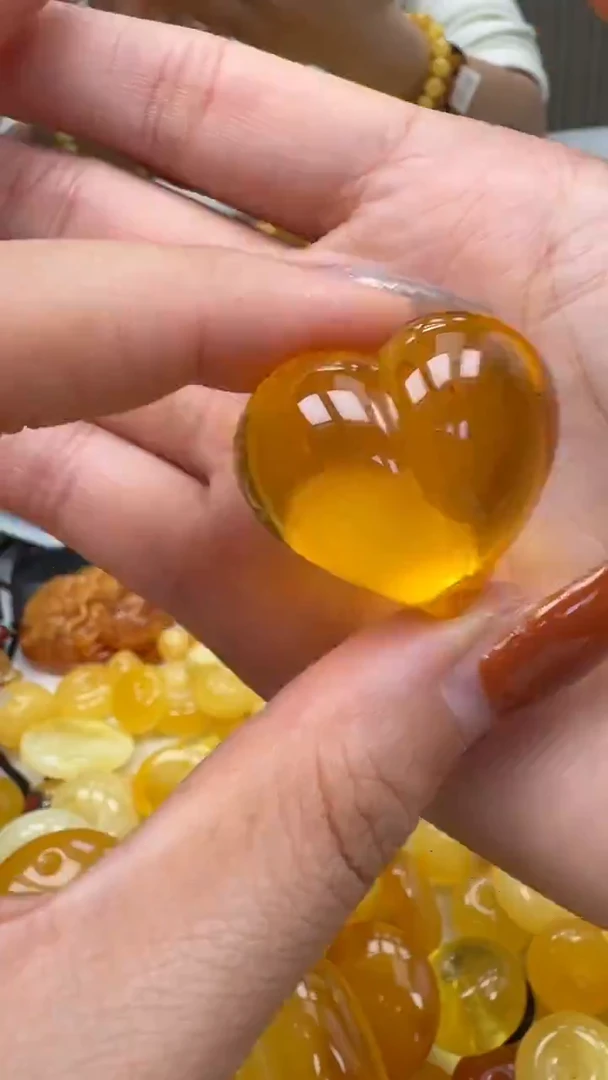 裸石琥珀未镶嵌如图