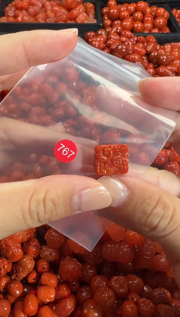 颈饰未镶嵌南红玛瑙1