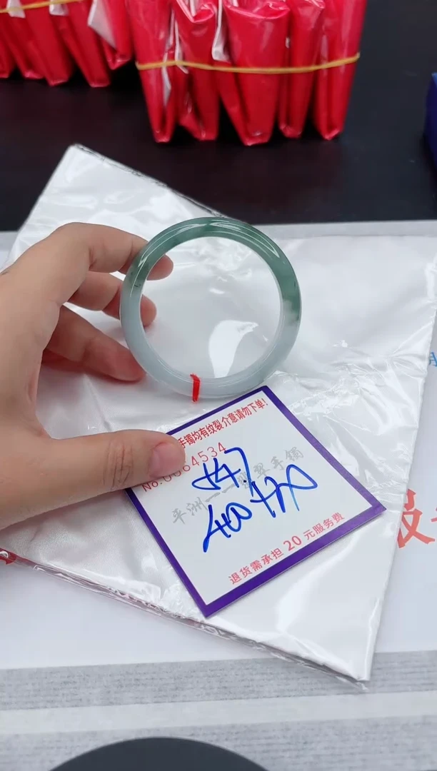 翡翠手镯未镶嵌1