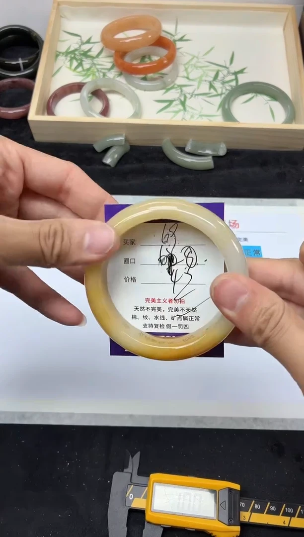 未镶嵌手镯石英质玉69