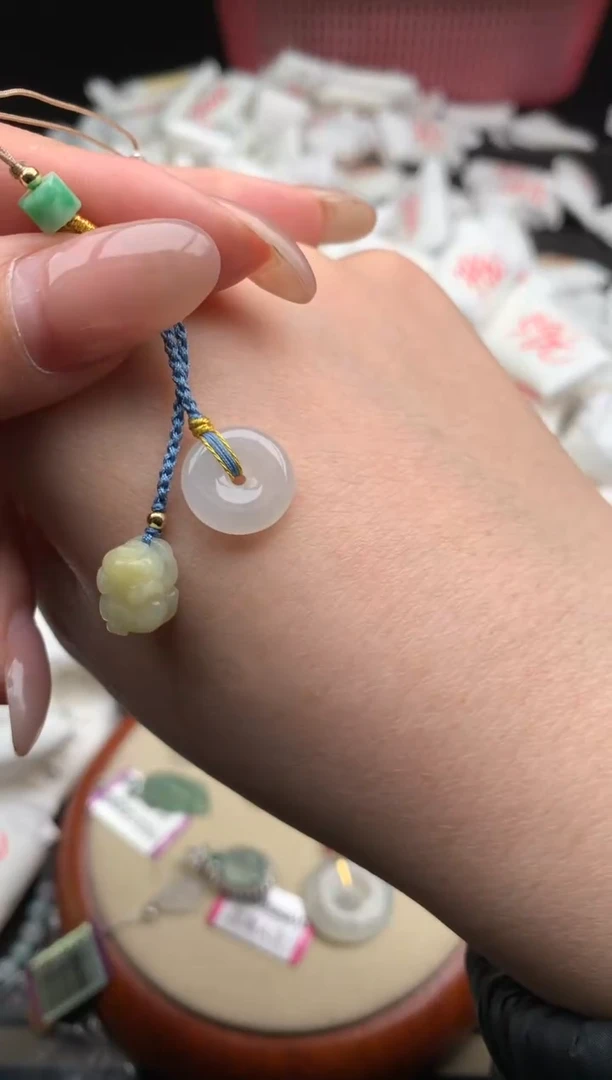 【闪购商品】翡翠挂件未镶嵌一