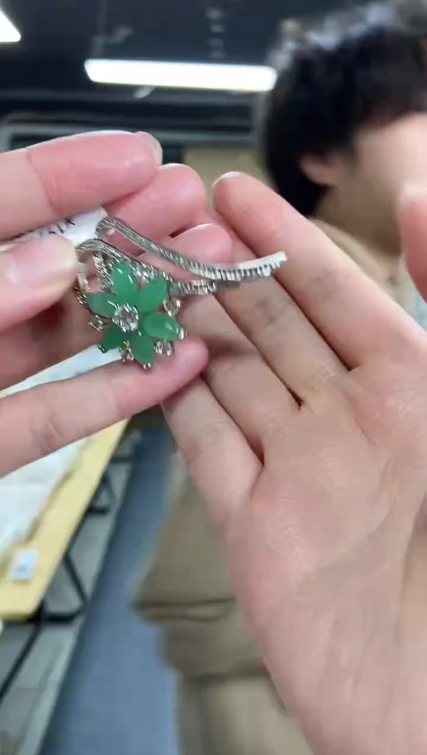 【闪购商品】翡翠吊坠(不含链)未镶嵌多样性发其一颜色微差