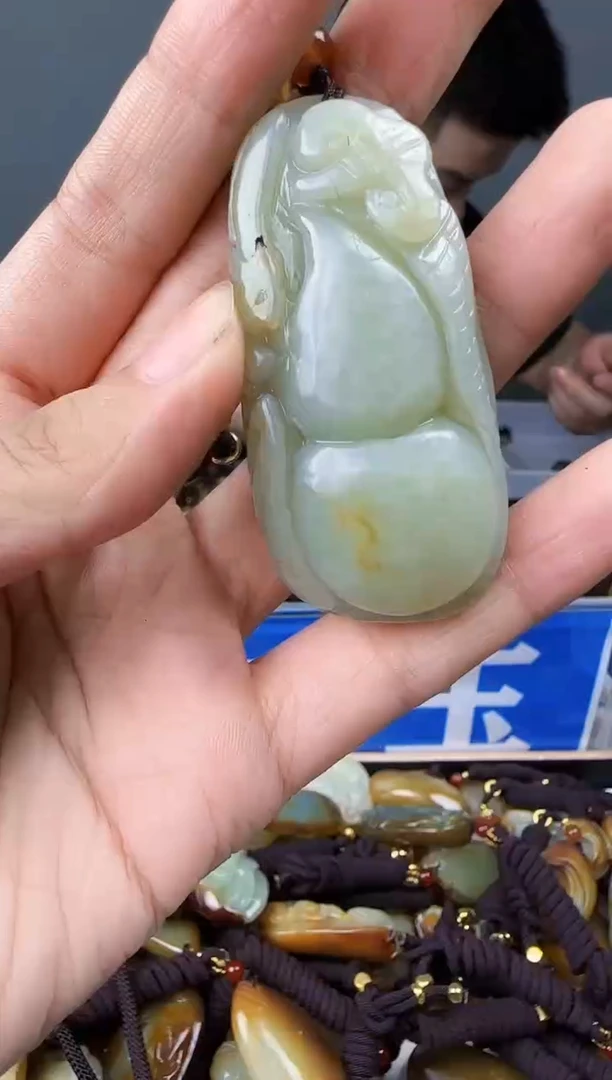 和田玉未镶嵌颈饰1