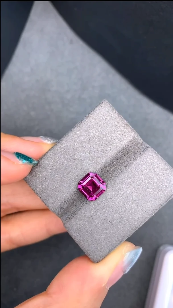 【闪购商品】石榴石无未镶嵌2克拉