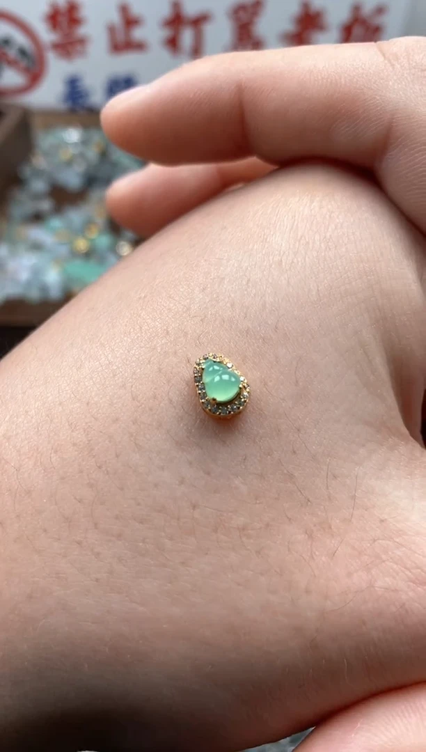 【闪购商品】翡翠颈饰未镶嵌新年快乐！