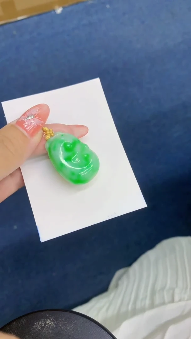 颈饰18K金镶嵌翡翠1