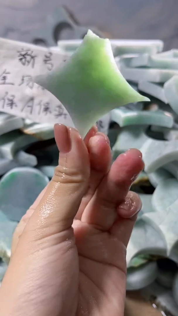 颈饰未镶嵌翡翠颈饰未镶嵌翡翠裸石翡翠缅甸翡翠A货钟63