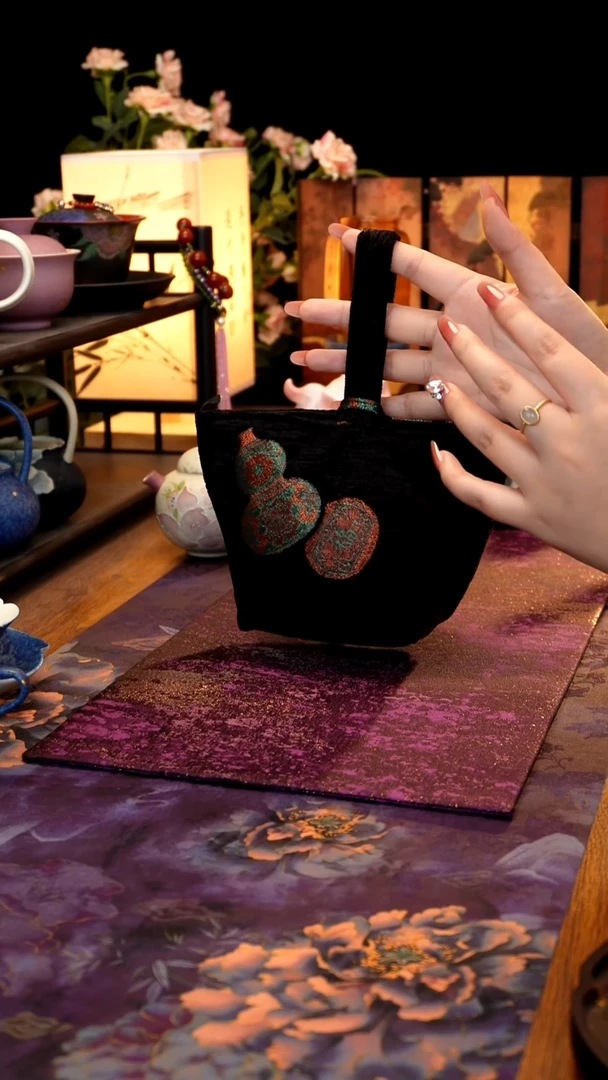 刺绣葫芦托特包·······