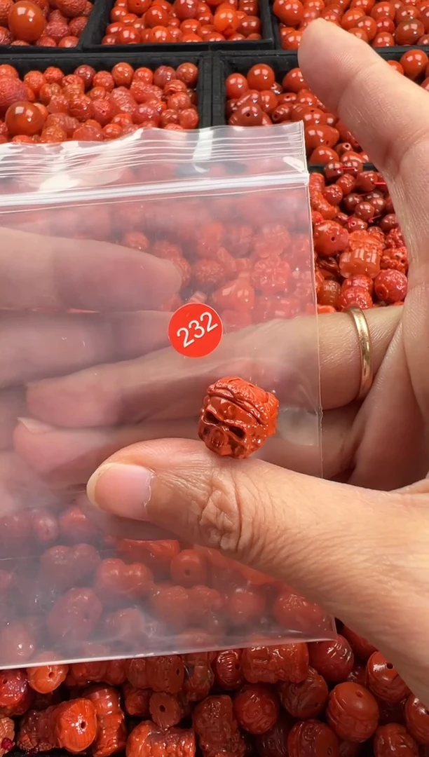 颈饰未镶嵌南红玛瑙1